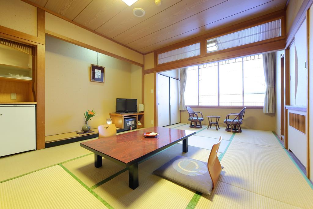 Готель Awara Onsen Hot Spring Koubou Gurabaatei Номер фото