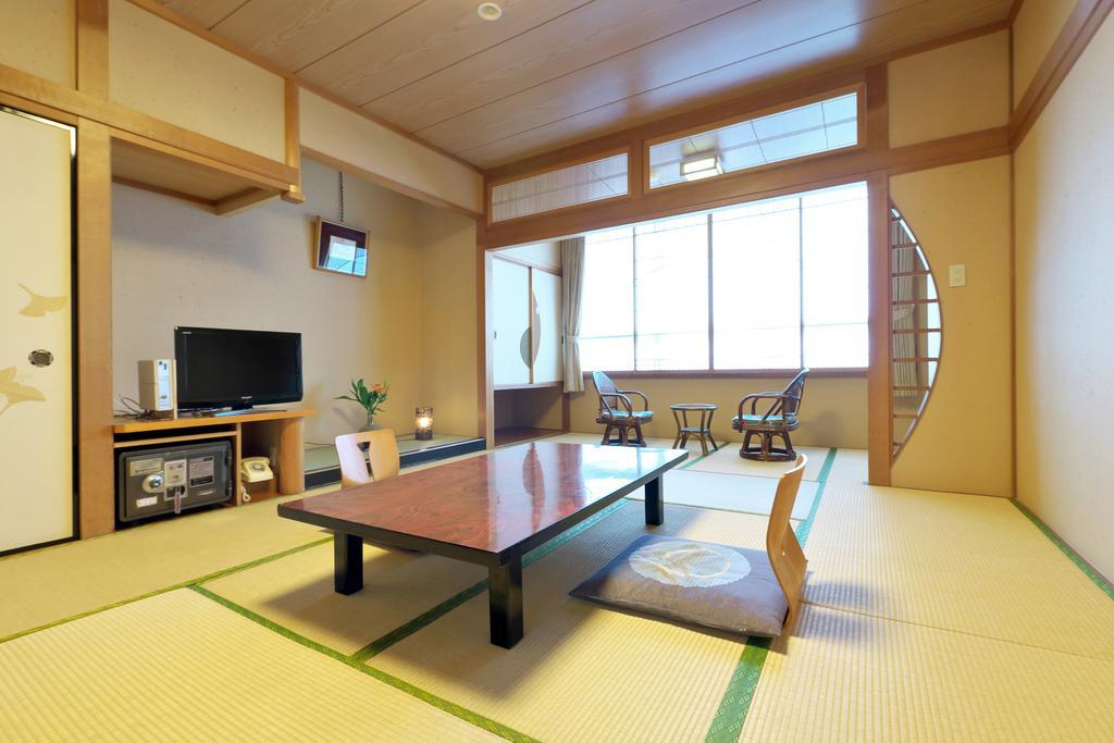 Готель Awara Onsen Hot Spring Koubou Gurabaatei Номер фото